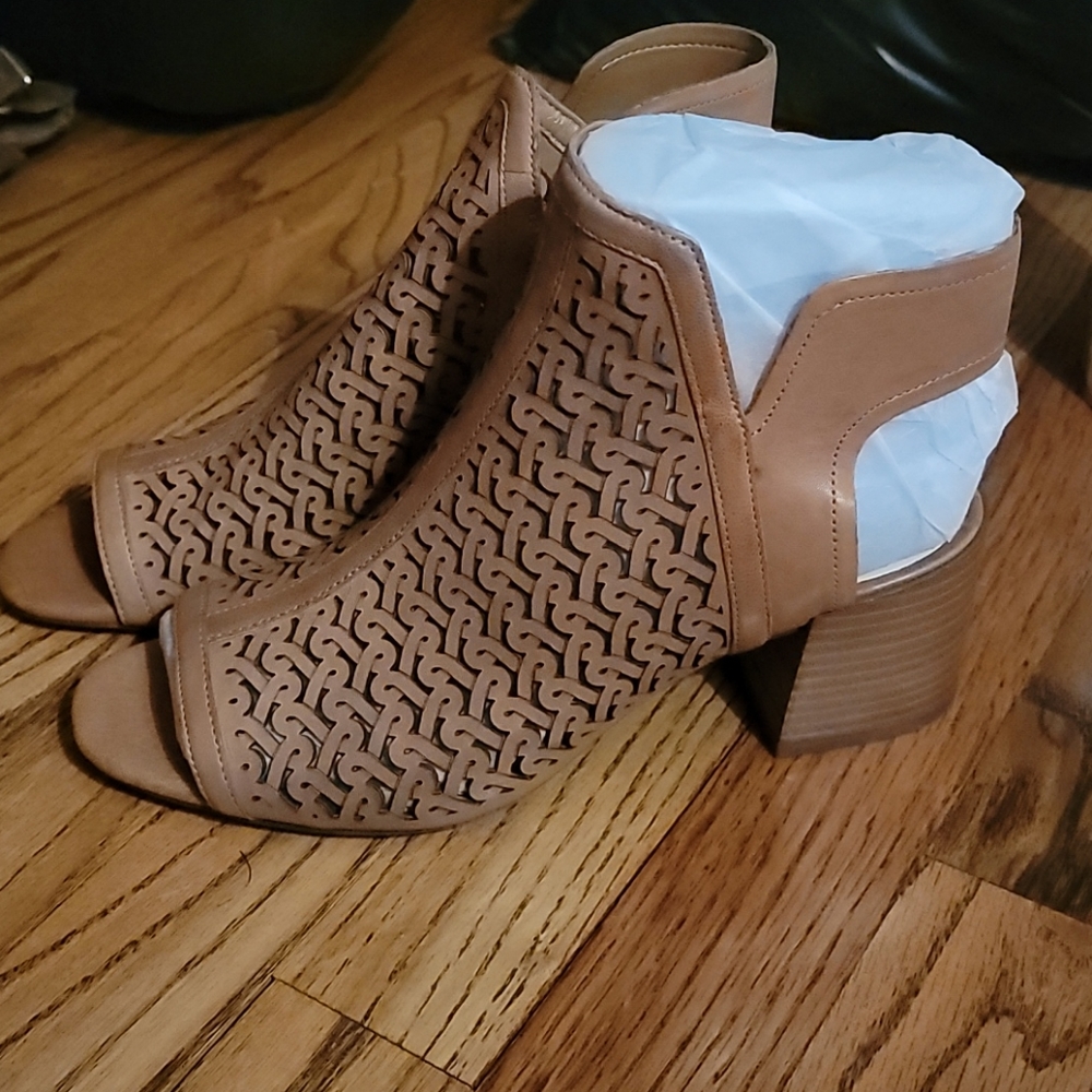 Brand NWT Vince Camuto Sandals